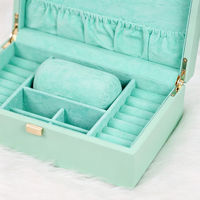 Boîte de rangement à bijoux rectangulaire tendance en velours vert menthe, simple, avec plusieurs compartiments, crochets pour colliers, rouleaux pour bagues, grande taille, personnalisable OEM