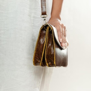 กระเป๋าถือหนังวัวขนสัตว์มีสไตล์สำหรับผู้หญิงกระเป๋าสะพายข้างกระเป๋าตกแต่งด้วยดอกไม้แท้กระเป๋าช้อปปิ้งสุดหรู - Product Image 3