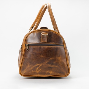 กระเป๋าเดินทางสุดสัปดาห์หนังแท้สำหรับนักเดินทางในเมือง ยี่ห้อ Wholesale Urban Status รุ่น Traveller สำหรับทุกเพศ พร้อมสายสะพาย - Product Image 4