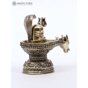 Petite sculpture Nandi Mukh Shivalingam en laiton de 2 pouces avec Naag et Trishul de protection pour les cadeaux et les temples fabriqués en Inde - Product Image 3
