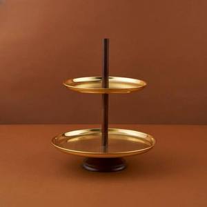 Support à gâteau moderne en bois à bas prix avec finition émaillée et couvercle décoratif en forme de dôme, idéal pour les gâteaux de mariage et de Noël - Product Image 1