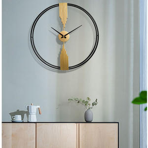 La presencia elegante aporta confianza a las opciones de decoración de paredes. El reloj antiguo sirve como recordatorio diario de estructura y ritmo. - Product Image 6