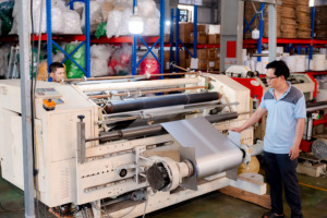 Revestimiento de sellado por inducción de calor de plástico y aluminio de primera calidad para tapas de botellas y tazas fabricado en Vietnam - Product Image 4