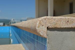 Dalles épaisses antidérapantes en grès beige pour piscine moderne et spa/villa extérieurs - Product Image 5