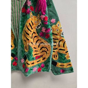 Blazer de terciopelo verde bordado con estampado de tigre y flores, cuello mandarín, chaqueta de mujer con botonadura sencilla, ropa de primavera - Product Image 5