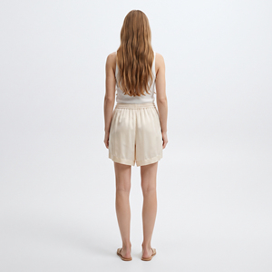Pantalones Cortos de Satén Holgados para Mujer, Casuales, 100% Seda, Ajuste Holgado, Ropa de Dormir Ligera con Cordón en la Cintura y Bolsillos Laterales - Product Image 2