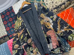 Chaqueta Reversible Acolchada Kantha, Transpirable, Ecológica, de Algodón, con Estampado Floral Boho para Mujer - Product Image 2