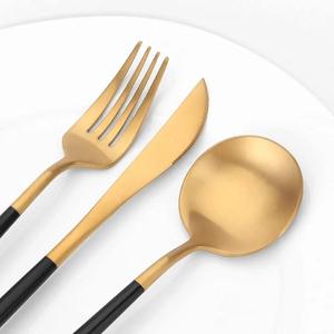 Juego de Cubiertos Dorados y Negros Únicos de 5 Piezas, Diseños Personalizables y Duraderos, Juego de Cubiertos de Metal para Bodas y Fiestas, Diseño de Vajilla - Product Image 2