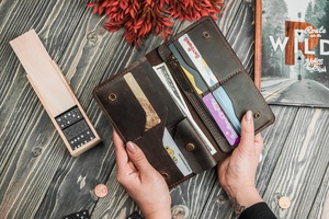 กระเป๋าสตางค์หนังแท้วินเทจปรับแต่งได้สำหรับผู้หญิง LSW-0082ทำมือสลักชื่อโลโก้ส่วนตัวบางยาวเปิดโลโก้ - Product Image 2