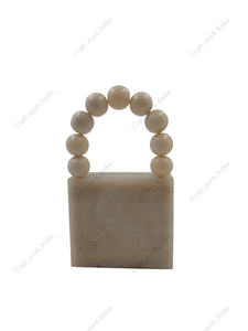 Pochette en résine effet marbre faite à la main avec poignée perlée, sac de soirée de luxe pour femme, création de designer - Product Image 4