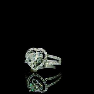 แหวนหมั้นดีไซน์ทันสมัยรูปหัวใจประดับเพชรแล็บโกรว์ ชุบโรเดียมบนทองคำขาว 9K แหวนหรูหราโรแมนติก - Product Image 4