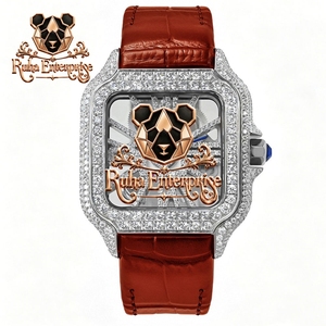 Reloj de cuarzo premium para hombre con caja en tono dorado y correa de caucho - Product Image 5