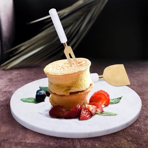 Juego de Tabla de Quesos de Mármol Blanco de Lujo con Cuchillos de Queso de Acero Inoxidable Dorado, Plato Redondo Premium para Servir Charcutería - Product Image 5