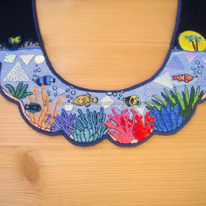 Collar bordado colorido con cuentas de vidrio Pieza de declaración hecha a mano para festivales, funciones y moda diaria - Product Image 1