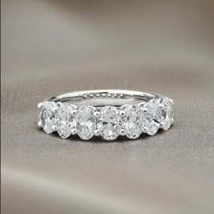 แหวนหมั้นเพชรทรงรี 2 กะรัต เพชรเลี้ยงในห้องปฏิบัติการ ดีไซน์หรูหรา แหวนครึ่งวงนิรันดร์ ทอง 14k แหวนแต่งงานระยิบระยับ - Product Image 1