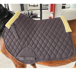 Meilleur tapis de selle matelassé personnalisé OEM ODM de qualité supérieure avec fourrure, faible MOQ, motifs personnalisés, pour l'équitation - Product Image 1