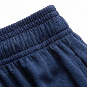 Conjunto de camisetas y pantalones cortos de fútbol ligeros, hechos con material que absorbe el sudor y con costuras reforzadas para mayor durabilidad. - Product Image 6