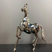 Décoration élégante en aluminium moulé en forme de cheval pour console et table basse, avec finition brillante de qualité supérieure
