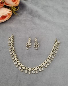 Ensemble collier et boucles d'oreilles Infinity Loop Luxury American Diamond pour femme, fabrication Micro Pave AD, collier à franges ondulées et boucles d'oreilles. - Product Image 2