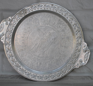 Bandeja de Plata de Lujo con Patrón en Relieve, Plato Metálico Decorativo al por Mayor para Bodas, Fiestas y Eventos, Vajilla - Product Image 6