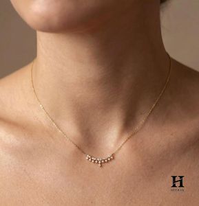 Collier statement en or et diamants, pendentif élégant en grappe de pierres multiples, bijoux fins de luxe en or 18 carats pour femmes - Product Image 5