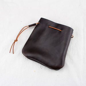 Bolsa de Dados de Cuero Hecha a Mano, Cuadrada, Minimalista, con Cordón, Bolsa de Almacenamiento Negra y Marrón, Accesorio de Juego DND para Adultos - Product Image 1