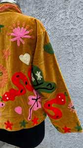 Veste en velours brodée à la main avec motifs bohèmes fantaisistes, œil maléfique céleste et serpent, style Suzani, Blazer Mandarina moderne bohème - Product Image 5