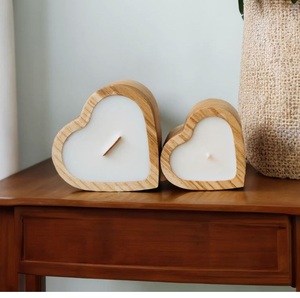 Portavelas Redondo de Madera con Cera Blanca para Decoración del Hogar - Product Image 6