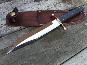 Cuchillo Bowie hecho a mano de acero D2, mango de cuerno de búfalo, funda de cuero - Product Image 5