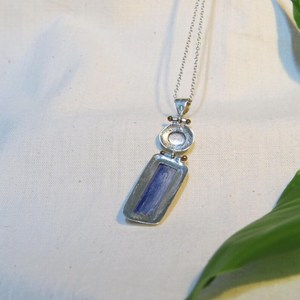 Pendentif Charme Vintage en Argent Sterling 925 avec Kyanite et Aigue-marine, Pierre Brute Bleue Faite à la Main, Cadeau de Fiançailles en Cristal pour Femmes et Hommes - Product Image 4