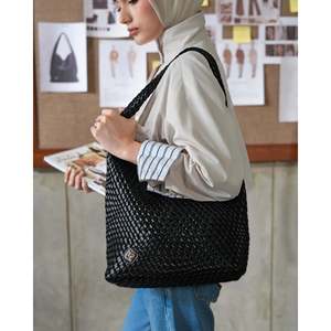 กระเป๋าโฮโบสานสำหรับผู้หญิง Leia - Product Image 3