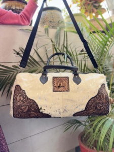 Bolsos de Cuero Metálico Tallados a Mano, Bolsa Hecha a Mano, Bolsa de Viaje Unisex, Bolsa Grande de Cuero con Pelo, Multiusos - Product Image 6