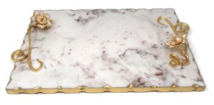 Nouveau plateau de service en marbre avec bordures dorées et poignées en forme de tige d'arbre dorée pour la décoration de table et le service des aliments - Product Image 6