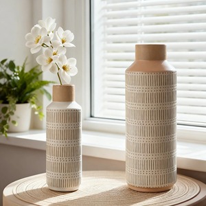 แจกันเซรามิกแบบมีรู สีเบจด้าน สำหรับตกแต่งโต๊ะด้วยดอกไม้แห้ง - Product Image 6