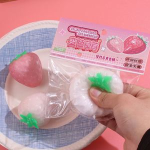 Pelota Antiestrés de Fresa que Cambia de Color, Juguete Sensorial para Niños con Autismo - Product Image 4