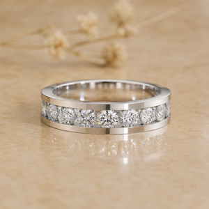 Anillo de Eternidad con Diamantes Cultivados en Laboratorio en Oro Blanco, Corte Brillante Redondo, con Garras Compartidas, para Aniversario de Bodas - Product Image 1