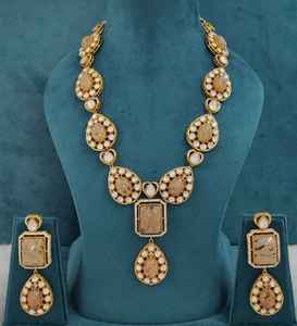 Conjunto de collar de latón y moissanita Monalisa Stone Polki, collar tradicional con hermosos pendientes, ideal para fiestas y uso casual. - Product Image 4