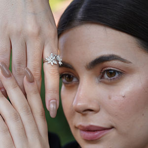 Anillo de Diamantes de Lujo en Plata de Ley 925 con Diseño Floral de Doble Flor y Piedras con Corte Baguette, Joyería Fina para Mujer - Product Image 5