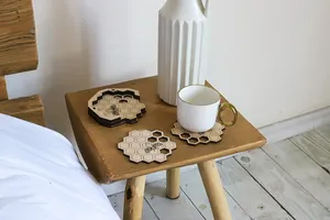 Posavasos de Madera con Diseño de Panal de Abeja Cortados con Láser, Forma Personalizada, Hechos a Mano, Patrones Modernos Personalizados, Alta Calidad para Exportación Mundial - Product Image 2