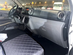 Nissan Urvan Van d'occasion 2019, 299 CV, 4 cylindres, conduite à gauche, moteur essence, transmission manuelle - Product Image 6