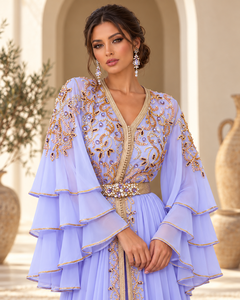 Caftan marocain Mishkat Couture lavande avec broderie de cristaux dorés, manches cloche superposées, ceinture ornée de bijoux, en velours prune, longueur maxi, pour soirée - Product Image 1