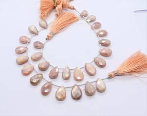 Cuentas facetadas de piedra lunar de melocotón natural en forma de pera de 9x15-11x17 mm, cuentas de piedra lunar de 8 pulgadas, cuentas de piedra lunar de melocotón en forma de pera - Product Image 1