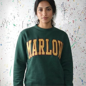 Pull col montant rose personnalisé D9 pour femme Harlow, broderie de lettres grecques, vêtements universitaires, tenue de campus, vente en gros - Product Image 2