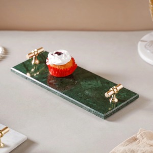 Plateau en marbre de granit noir très vendu avec une poignée dorée unique au centre pour servir des biscuits et décorer la table - Product Image 4