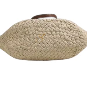 Bolso de Rafia Tejido a Mano con Detalle de Anagrama en Cuero – Bolso de Paja Artesanal para el Verano y la Playa - Product Image 3