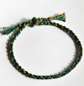 Pulsera de Cuerda de Algodón Tibetano Tejida a Mano: Joyería Boho de la Amistad - Product Image 1