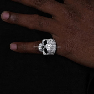 Bague Crâne Moissanite Diamant Givré en Argent Sterling 925 Plaqué Rhodium, Style Hip Hop Unisexe, Bijoux Streetwear pour Hommes et Femmes - Product Image 1