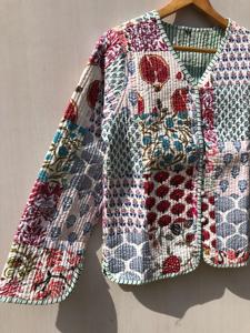 Chaqueta Acolchada de Algodón con Borde Crudo y Parches para Mujer, Chaqueta Acolchada Hecha a Mano con Ribete Frontal, Abrigo Estilo Boho Novedoso - Product Image 2