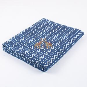 Tissu en coton indigo imprimé à la main en zigzag de haute qualité, en gros, personnalisé, pour robes de femmes pour l'été, tissu indien - Product Image 1