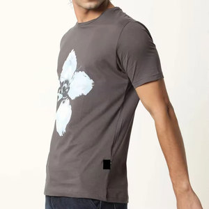 เสื้อยืดผู้ชายสไตล์คลาสสิกสำหรับใส่ลำลองในฤดูร้อน ผ้าเนื้อนุ่ม ทรงหลวม สวมใส่สบาย เหมาะสำหรับใส่ในชีวิตประจำวัน - Product Image 3